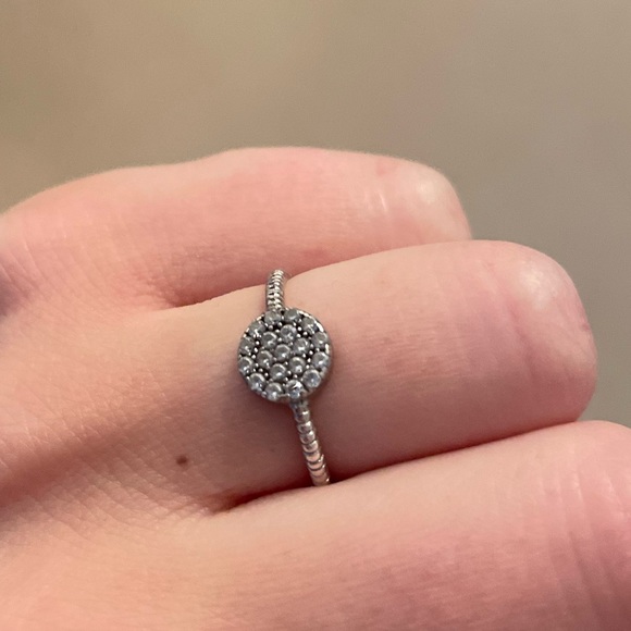 Sterling Silver Ring with crystals - Picture 4 of 5